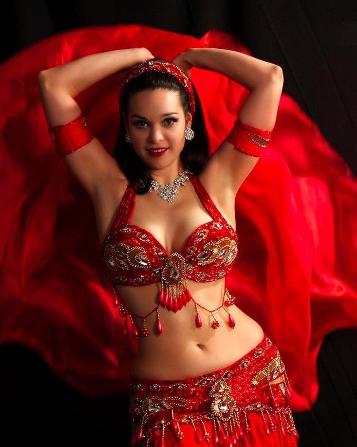 Nóng bỏng quyến rũ với trang phục Belly Dance Ấn Độ màu đỏ