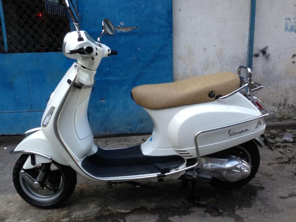 Cần bán Piaggio Vespa LX 150 2010 màu trắng tinh cực đẹp . Cần bán Piaggio Vespa LX 150 2010 màu trắng tinh cực đẹp .
