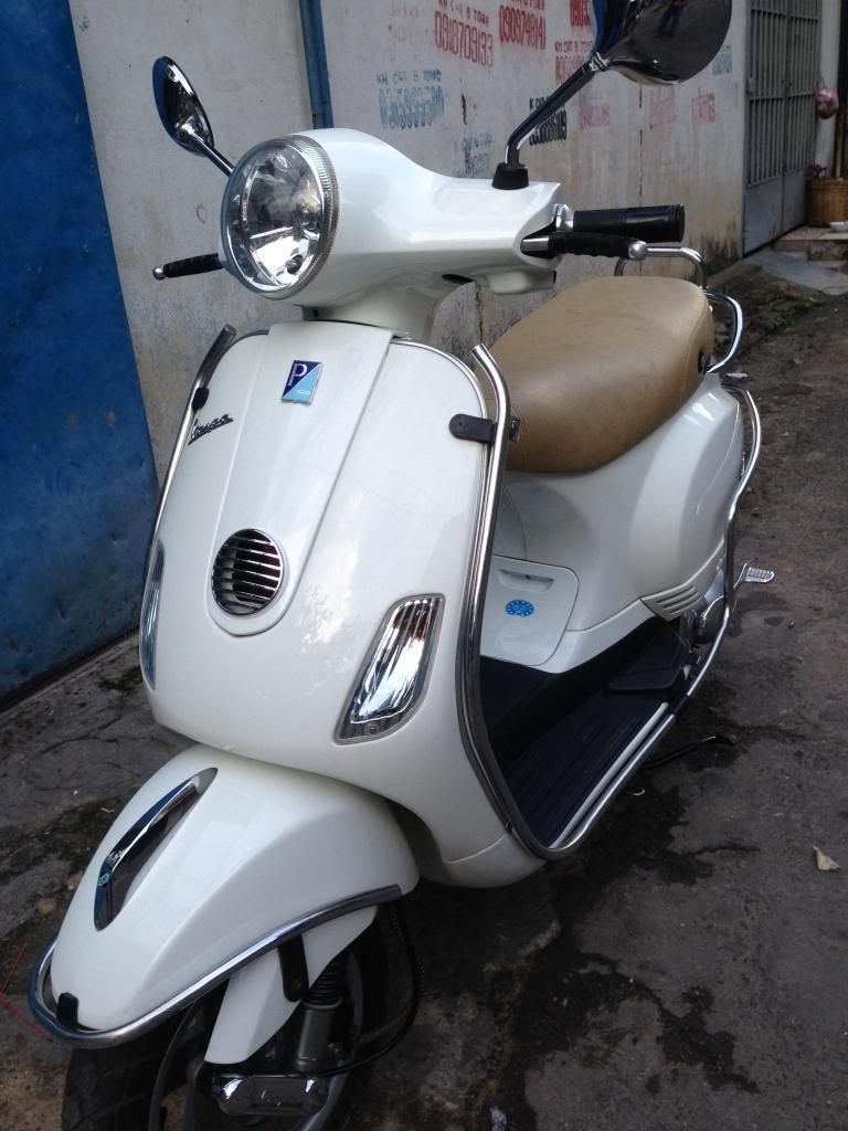 Cần bán Piaggio Vespa LX 150 2010 màu trắng tinh cực đẹp . Cần bán Piaggio Vespa LX 150 2010 màu trắng tinh cực đẹp .