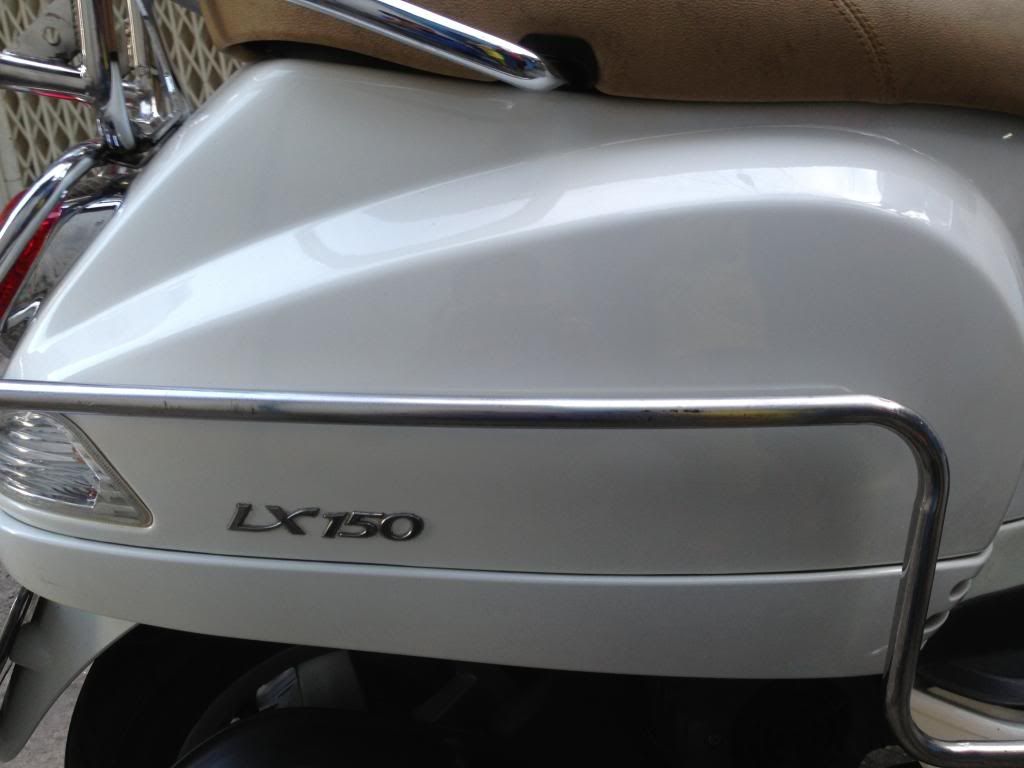 Cần bán Piaggio Vespa LX 150 2010 màu trắng tinh cực đẹp . Cần bán Piaggio Vespa LX 150 2010 màu trắng tinh cực đẹp .