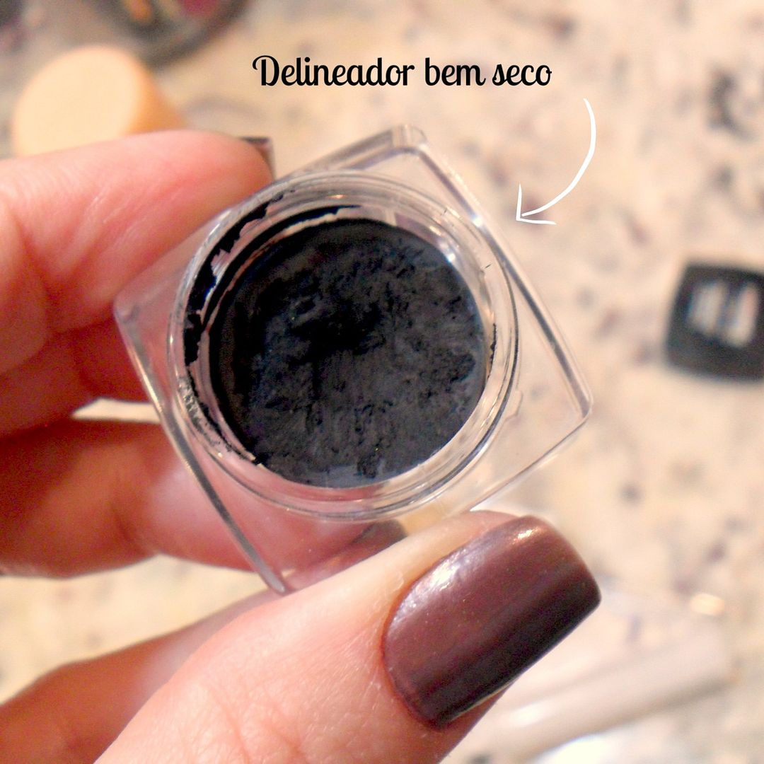 arrumando o delineador em gel seco, delineado de gatinho, contem 1g, oleo de bebe johnson