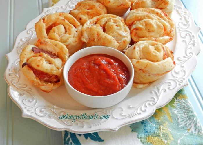 Cooking With Curls: Pepperoni Pizza Muffins